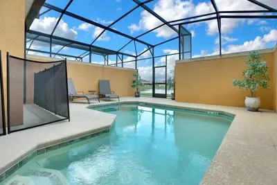 Image de 4 chambres / 3 salles de bains Paradise Palms (8881cp)