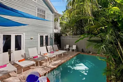 Image de << Endless Summer @ Duval >> Maison et piscine récemment rénovées + Derniers Services CLÉS. . .