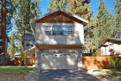 Image de Magnifique maison de famille près de stations de ski, randonn��e pédestre, vélo - bain à remous privé! - 1209g ~