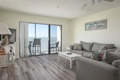 Image de Couchers de soleil en vente! ! RÉSERVEZ Avant Trop Tard Tard ~ Magnifique Vue Directe Sur Le Golfe ~ Marchez Tout! Brise Mer De La Plage De Madere! Sleeps 6