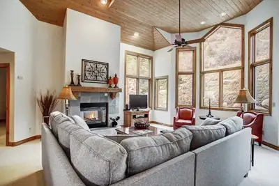 Image de 4Br / 4Ba maison rustique privée à Arrowhead