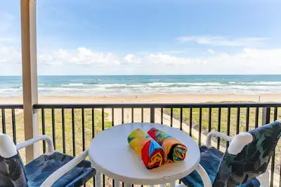 Image de Suntide Ii 504 - Penthouse avec plafonds voûtés, levers de soleil spectaculaires sur l'océan, volley-ball sur sable, accès direct à la plage