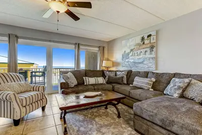 Image de 1er étage 3 chambres / 2 salles de bain condo Oceanfront 8 personnes. W / D, piscine, tennis et quai de pêche privé!