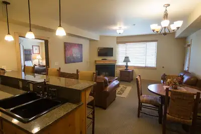 Image de Énorme condo avec vue imprenable sur la montagne