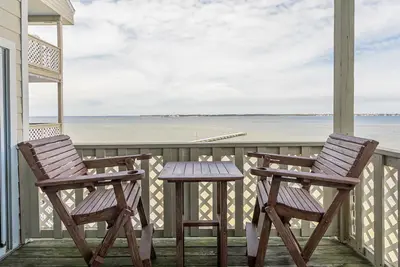 Image de Regarder les voiliers Skim the Bay l'eau du balcon