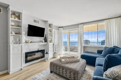 Image de Pet Friendly 2 chambres, 1 condo de bain avec un pont face à l'océan avec vue sur l'océan, 6 personnes.