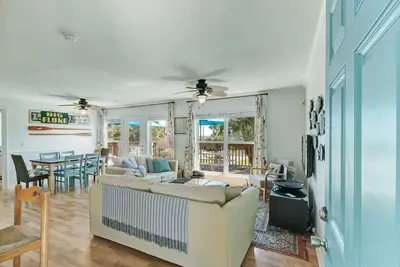 Image de Maison de 4 chambres et 2 salles de bains pour 8 personnes. Récemment redécoré, Pet Friendly et draps fournis.