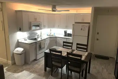 Image de Condo en bord de mer avec vue sur l'océan. La rénovation est terminée!