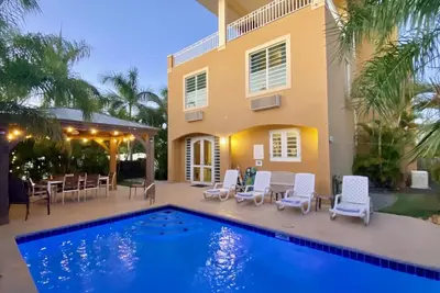 Meilleur emplacement! Home Steps to Beach & Restaurants! Piscine privée, WiFi, vue sur l'océan