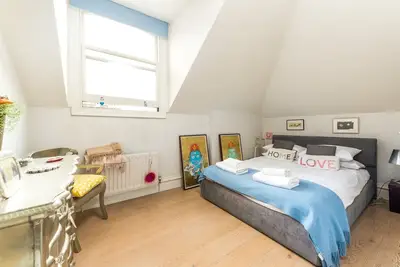 Image de Pleasant Earl's Court Flat by UnderTheDoormat