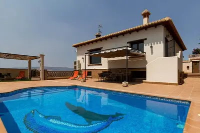 Image de Superbe maison avec vue, piscine et terrasse