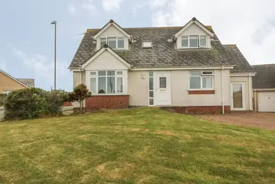 5 Cae Derwydd, Baie Des Cemaes