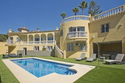 Image de Villa avec piscine chauffée et vue mer privées