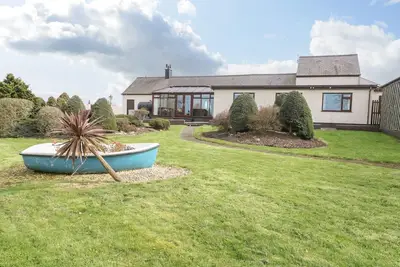 Llys Llywenan, Llanddeusant