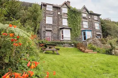 Image de 2 Isygraig, les animaux de compagnie, avec un jardin à Corris, Ref 937399