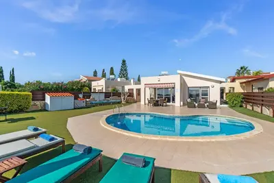Image de Sea Front Villa Marina Sunrise by Ezoria Villas