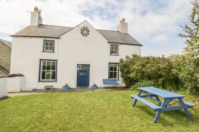 Ty Fferm Bodlasan, Llanfachraeth