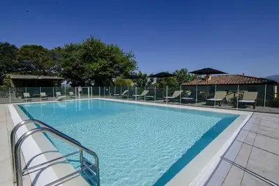 Image de Maison de vacances privée avec bain à remous, climatisation, piscine privée, Wifi, Tv