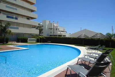 Image de Appartement de luxe dans un condominium privé avec piscine