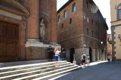 Image de Il Tolomei central in the middle of main street
