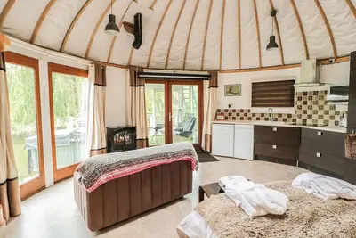 Image de Island Yurt, Beckford