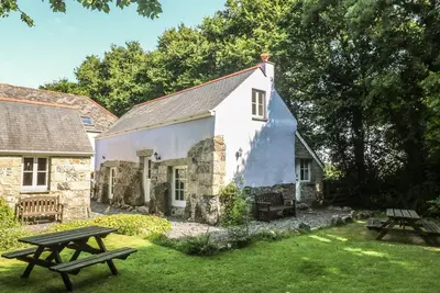 Longue maison, St Keverne