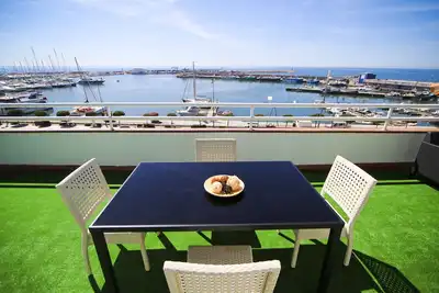 Image de Portmarina Penthouse avec terrasse et vue sur le port