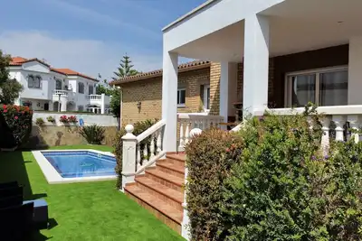 Image de Flandes Villa piscina jardĂn privado, Wifi gratis