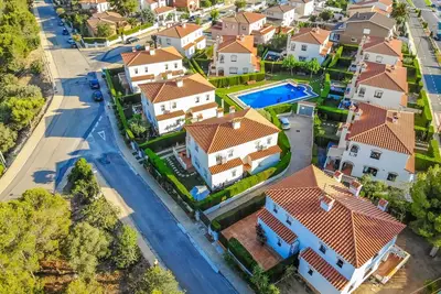 Image de Masia1 adosado con jardín privado y piscina comun