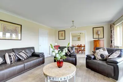 Image de Tredegar - Trois Chambres Maison, Couchages 6
