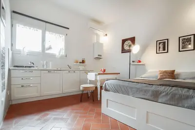 Image de Studio in Oltrarno perfect for those traveling alone or in a couple.