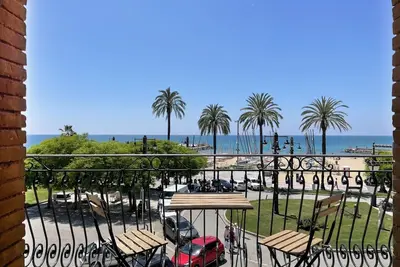 Un petit appartement avec une vue imprenable sur la mer à Sitges.