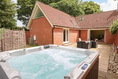 Image de Oak Tree Lodge, familial et convivial, avec bain �� remous dans Crostwick, Réf 30583