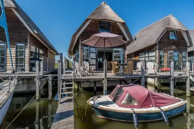 Image de Détentez-vous sur la terrasse, relaxez-vous dans le sauna ou prennez l’apéritif à côté du poêle à ga