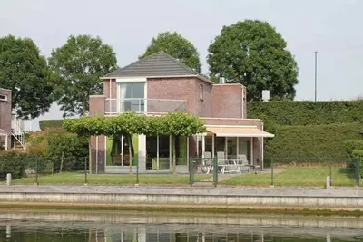 Image de Une vue sur la nature et l’eau, depuis cette maison de digue confortablement équipée!