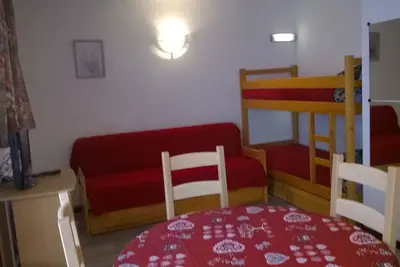 Image de Joli T2 ** Pied pistes, bus, navette gratuite, wifi. 4 pers max. animaux refusés