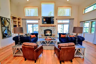 Image de Retraite Blue Lake Springs Avec 3 Chambres + Salle Rec \/ 4e Chambre, 3. 5 Bains, Vues Et ACCÈS Rec.