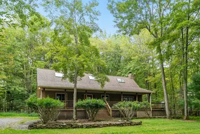 Image de Chalet Hemlock - Accueil du lac avec débarcadère communautaire