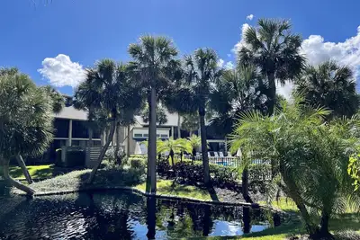 Image de Profitez du temps en famille dans ce condo classé Or avec un accès rapide à la plage!
