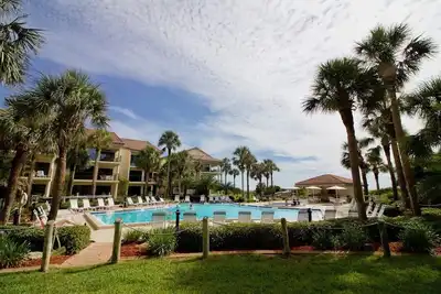 Image de Sanctuaire accueillant avec accès facile à la piscine et à la promenade!
