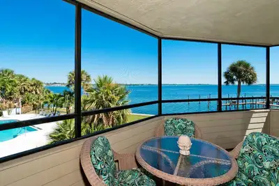 Image de Bayview Condo C - Condo 2 chambres / 2 salles de bain avec vue sur la baie, occupation maximale de 4 personnes.