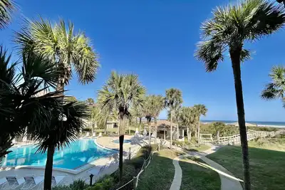 Image de Imaginez-vous vous détendre dans cette oasis tropicale vue sur la mer, classée au classement Or!