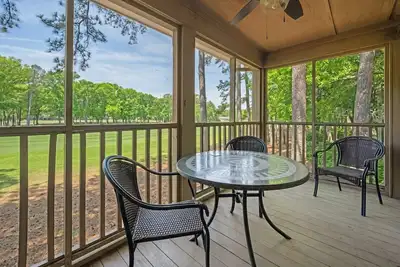 Image de Roxie's at Pawleys Condo- vue sur le parcours de golf au 2e étage