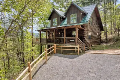 Image de Heavenly View - Magnifique vue Mtn! ! 2 bdrms \/ 2 salles de bains, jacuzzi, peut accueillir jusqu'à 4 personnes, wifi gratuit,