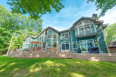 Image de Point de vue magnifique - Accueil Lakefront w / Fire Pit & Hot Tub