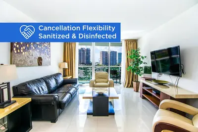 Image de Condo de luxe | 2 Bed + Den 2 Bath, à quelques pas de l'océan!