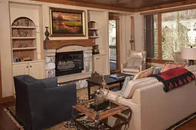 Image de Lumineux Ski in \/ out Condo 3Br 3. 5ba