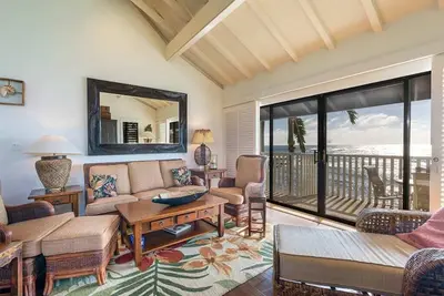 Image de Chic Living Steps From Surf! Modern Kitchen, Ceiling Fans, Lanai, Tv, WiFi–Kiahuna 2007