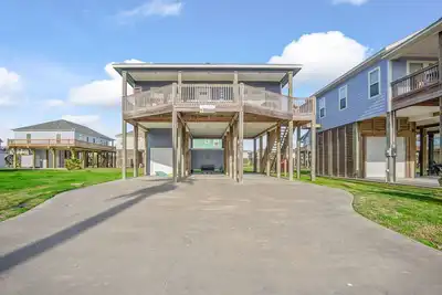 Propriété de plage de deux chambres récemment rénovée située dans le lotissement familial calme d'Emerald I - Crew Rest