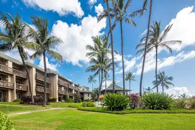 Image de Easy Kauai Living! Lanai to Lawn, Full Kitchen, WiFi, Ceiling Fans–Kaha Lani 102